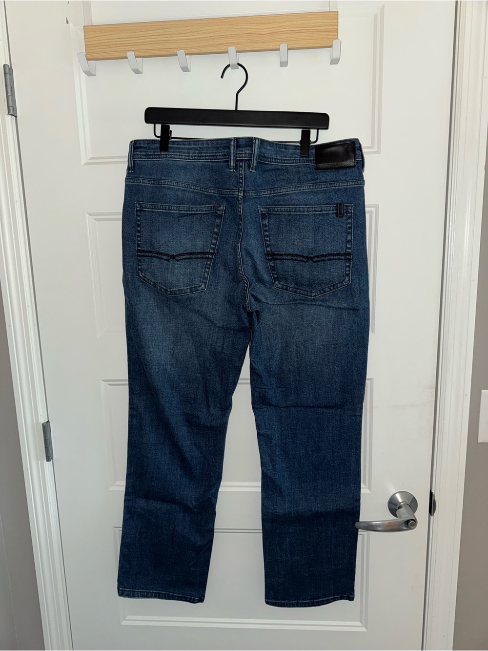 JACKSON Men’s Straight-Leg Jeans in Dark Blue Wash - Picture 3 of 4